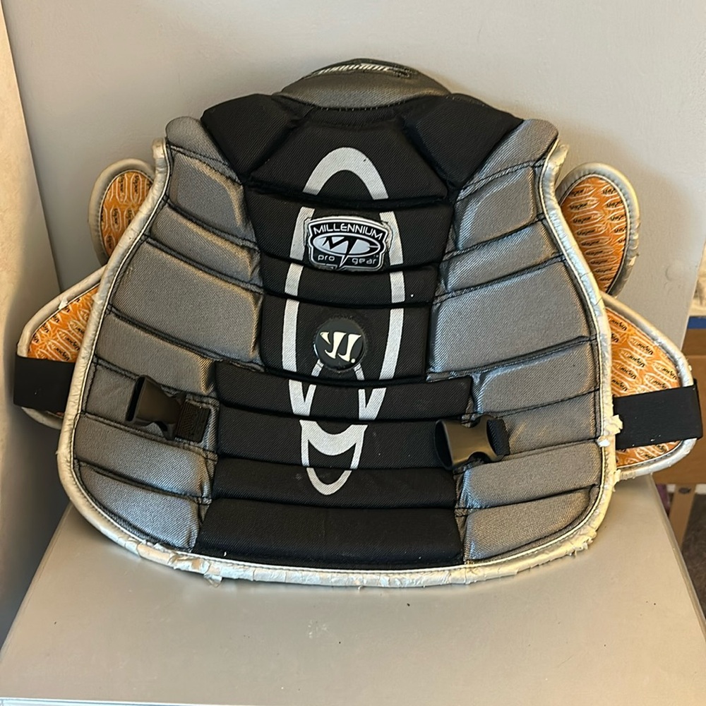 Warriors ice hockey chest protector -size small-smoke free home-gently used
